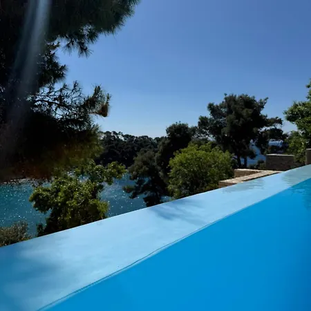 D & A Land Luxury House Apartmán *