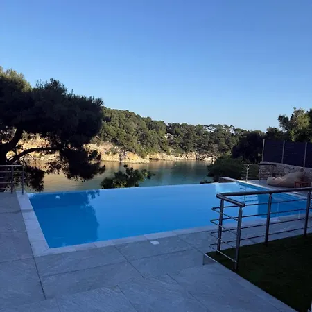 D & A Land Luxury House *