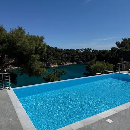 D & A Land Luxury House Apartmán *