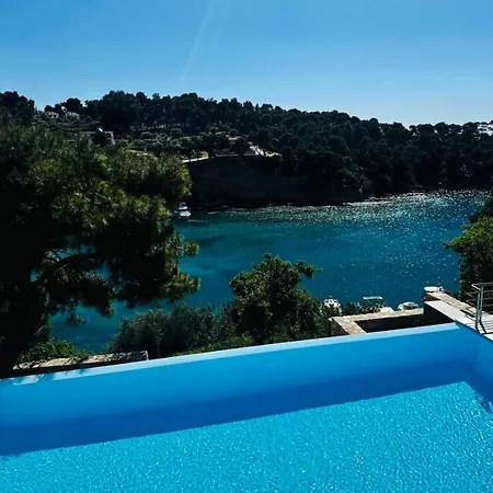 D & A Land Luxury House Apartmán